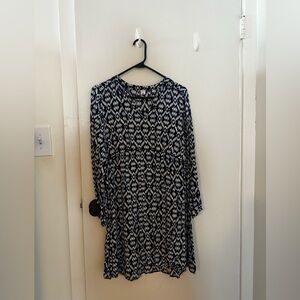 Old Navy Black and White Long Sleeve Dress